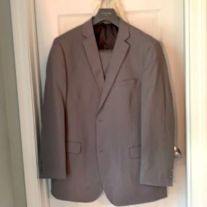 Caravelli men’s suit, gray. Jacket 44L and pants 38W.